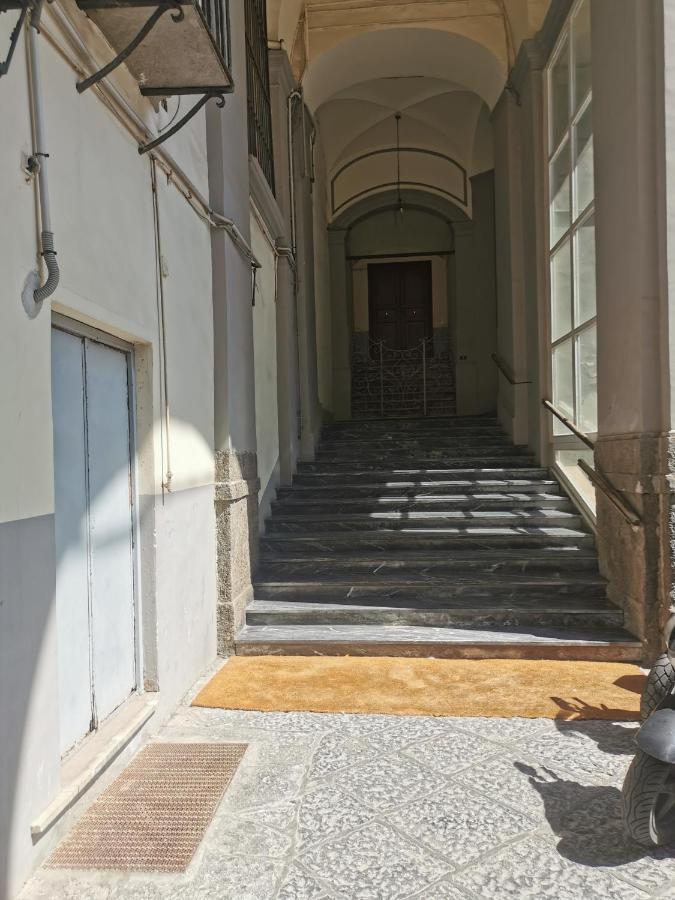 Napoli Centro Chiaia Apartment Luaran gambar