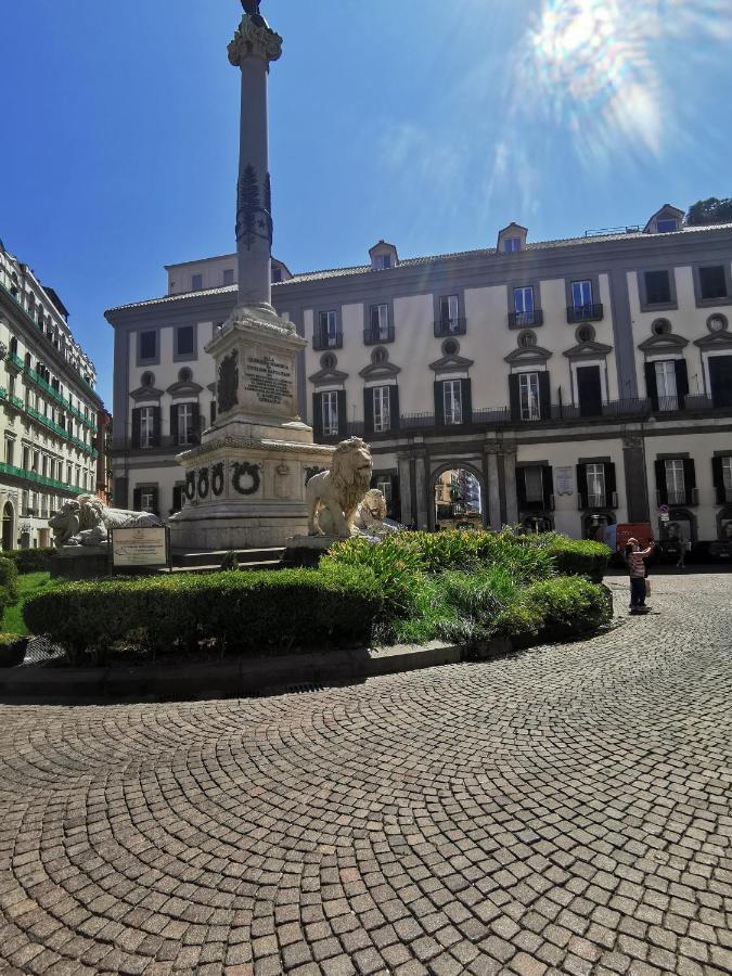 Napoli Centro Chiaia Apartment Luaran gambar