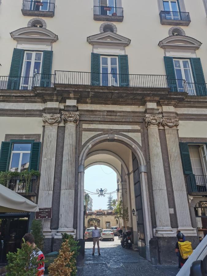Napoli Centro Chiaia Apartment Luaran gambar