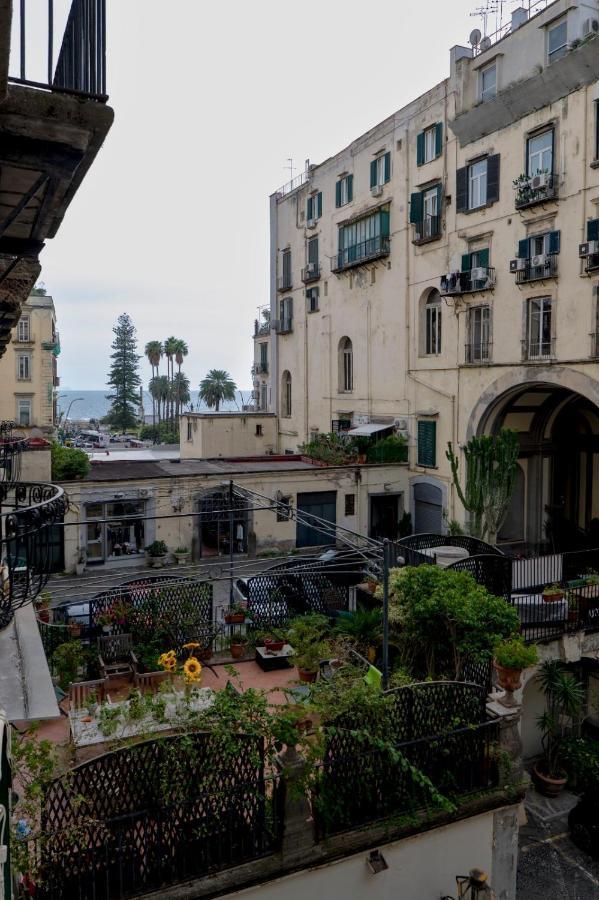 Napoli Centro Chiaia Apartment Luaran gambar